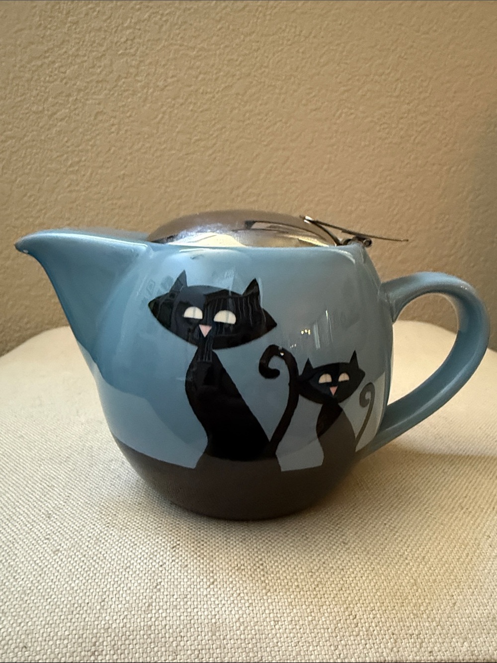 Hues N Brews “Cattitude” Retro-Inspired 20-oz Teapot, Siamese Cat Motif, Blue